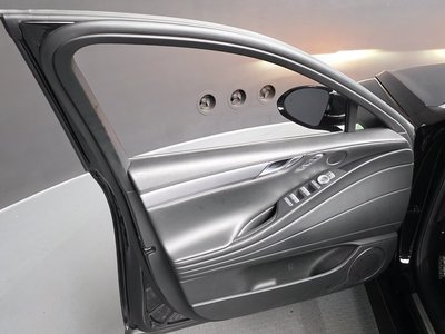 2023 Genesis G80 (RG3) thumbnail 14
