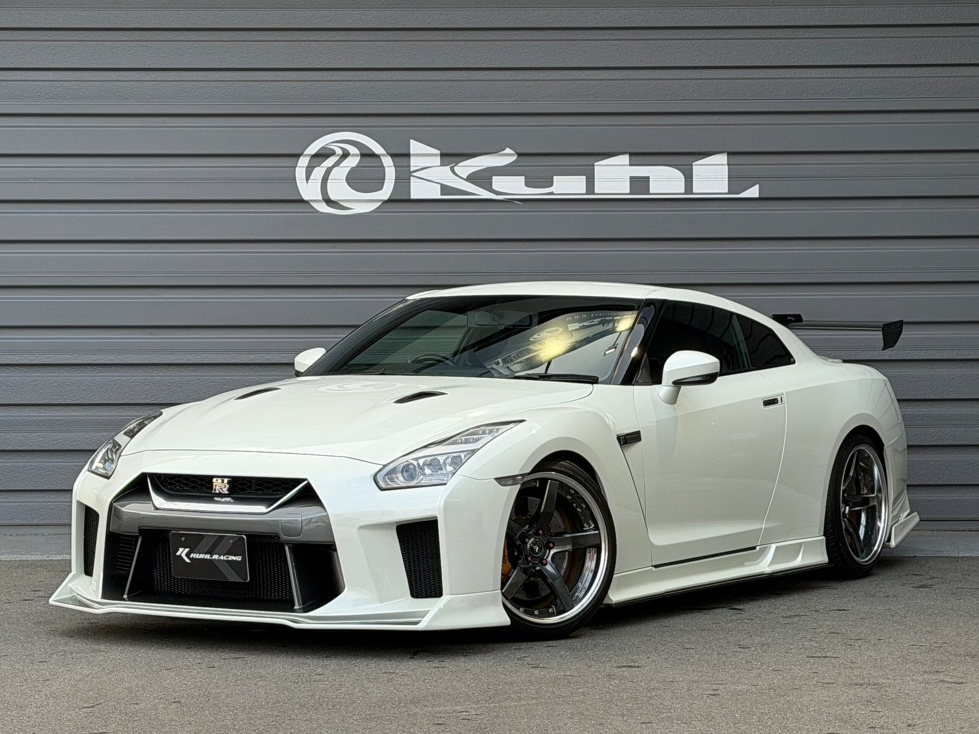NISSAN GT-R - View 1