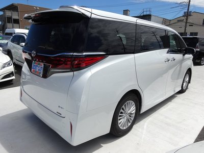 2025 Toyota ALPHARD — фото 8