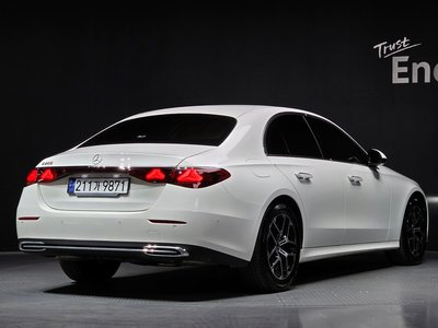 MERCEDES-BENZ E-CLASS - 3