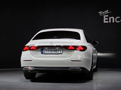 MERCEDES-BENZ E-CLASS - 4