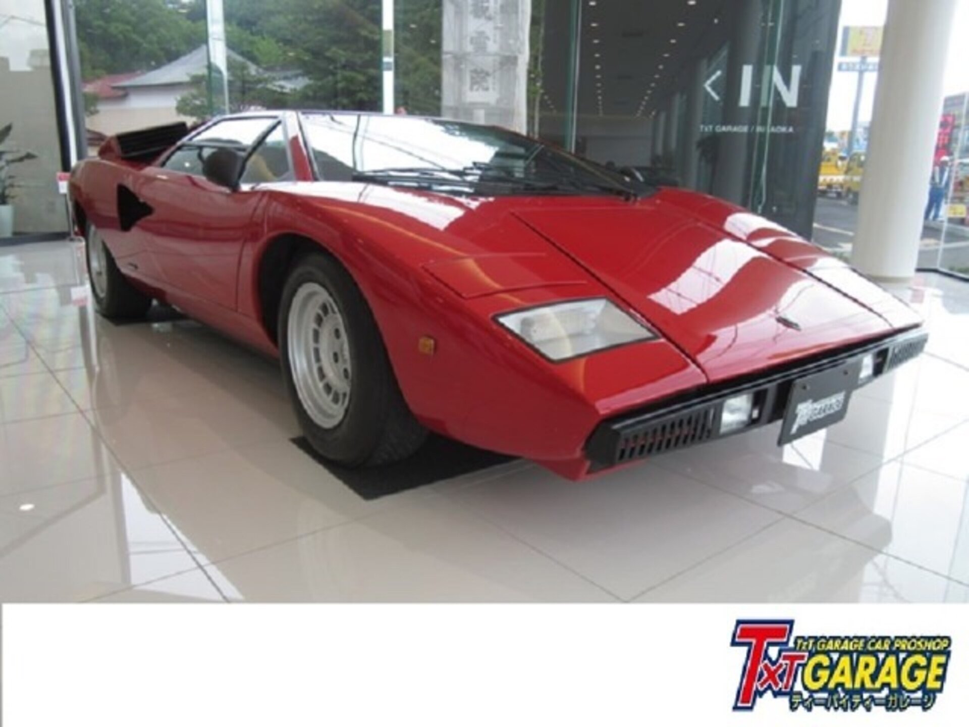 LAMBORGHINI COUNTACH - View 1