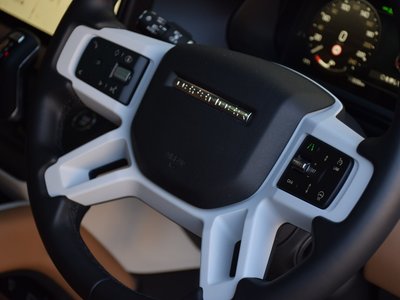 LAND ROVER DEFENDER - 6