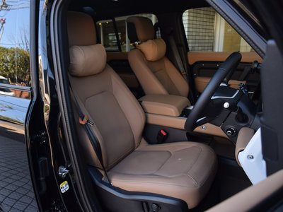 LAND ROVER DEFENDER - 4