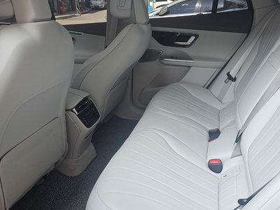 MERCEDES-BENZ EQE - 10