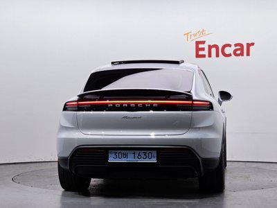 PORSCHE MACAN - 3