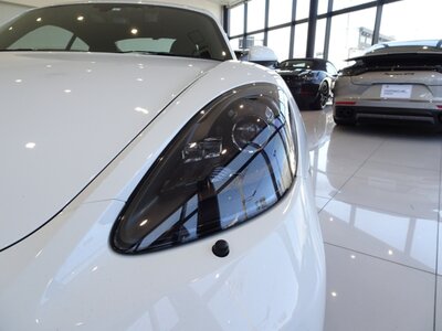 PORSCHE 718 CAYMAN - 8