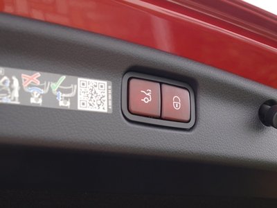 صورة مصغرة 35 لـ 2025 Mercedes-BENZ C-CLASS