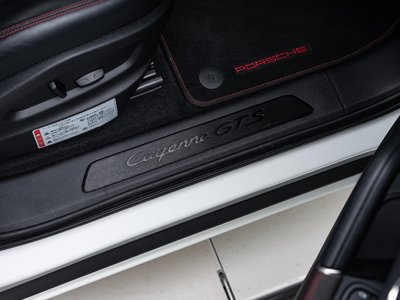 PORSCHE CAYENNE - 10