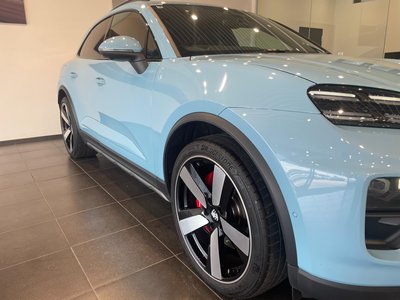 PORSCHE MACAN - 10