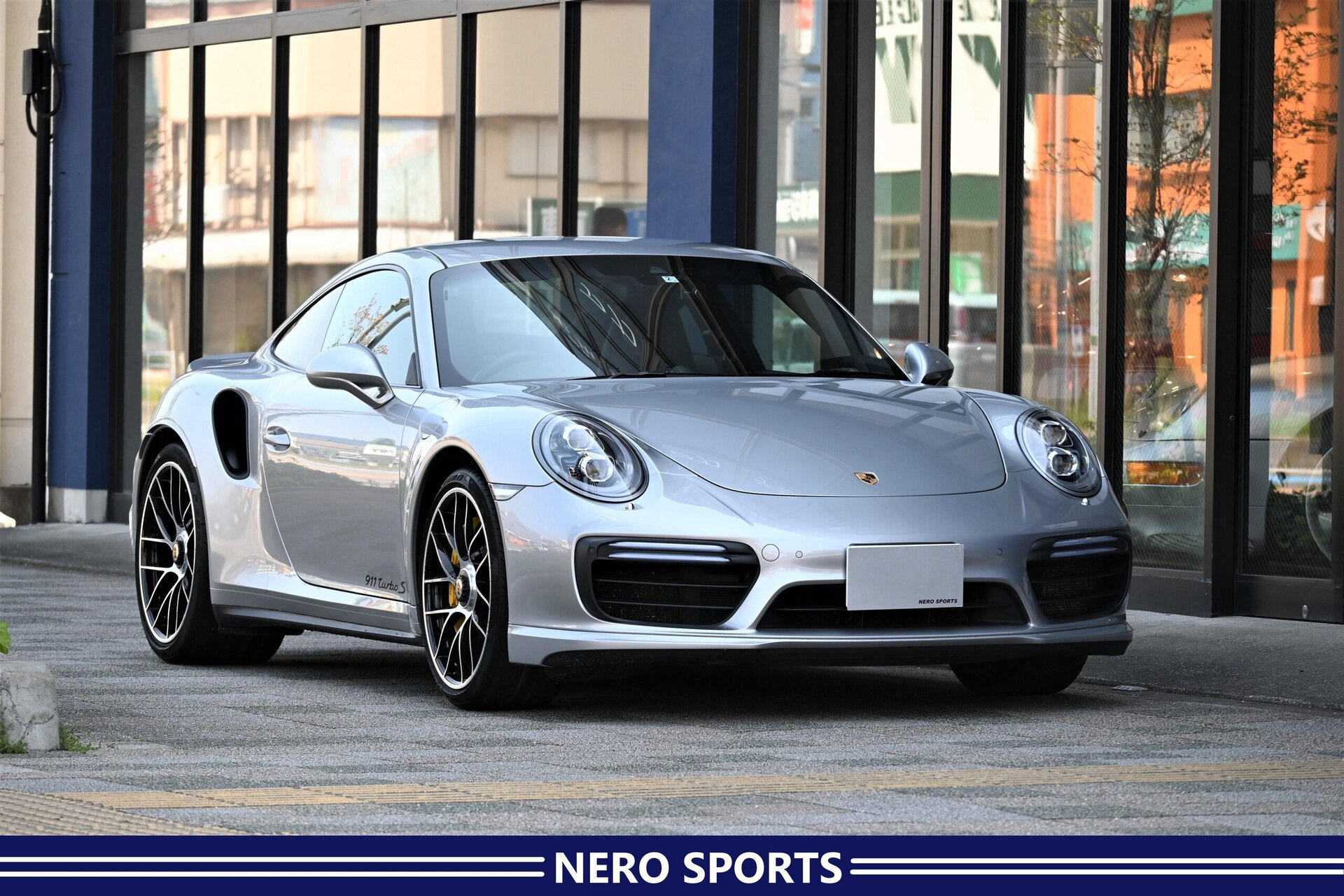 PORSCHE 911 - View 1