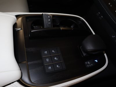 صورة مصغرة 22 لـ 2025 Lexus LS