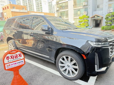 CADILLAC ESCALADE - 4