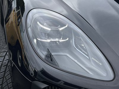 2021 Porsche MACAN photo 9