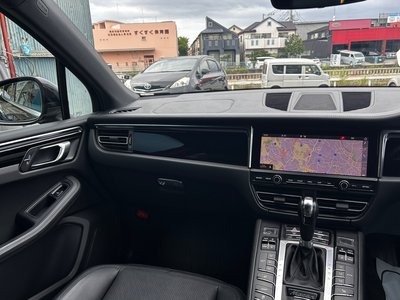 2021 Porsche MACAN thumbnail 23