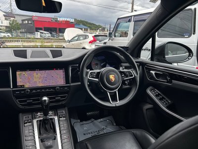 2021 Porsche MACAN thumbnail 21