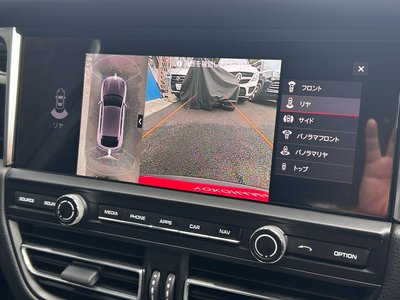 2021 Porsche MACAN thumbnail 25