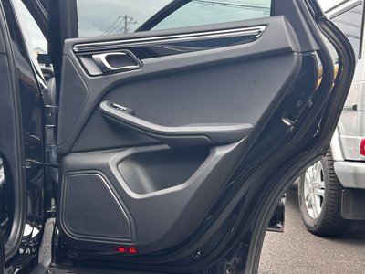 2021 Porsche MACAN thumbnail 46