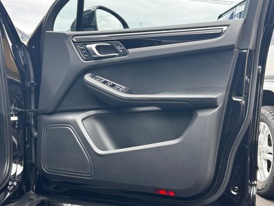 2021 Porsche MACAN thumbnail 45