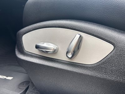2021 Porsche MACAN thumbnail 16