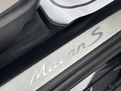 2021 Porsche MACAN thumbnail 33