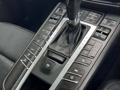 2021 Porsche MACAN thumbnail 26