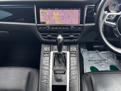 2021 Porsche MACAN thumbnail 30