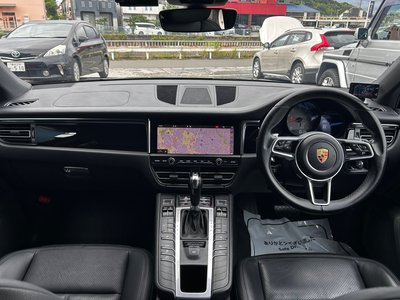 2021 Porsche MACAN thumbnail 12