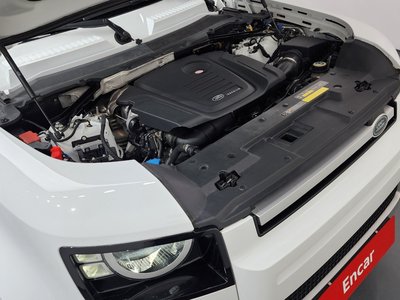 LAND ROVER DEFENDER - 7