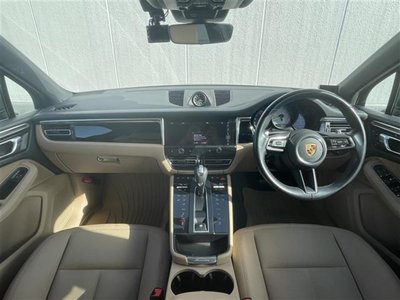 PORSCHE MACAN - 2