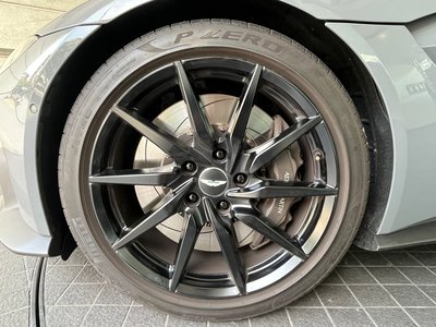 ASTON MARTIN VANTAGE - 8