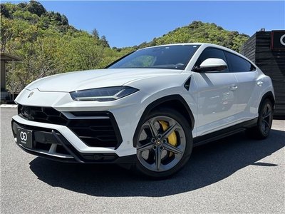 LAMBORGHINI URUS - 1