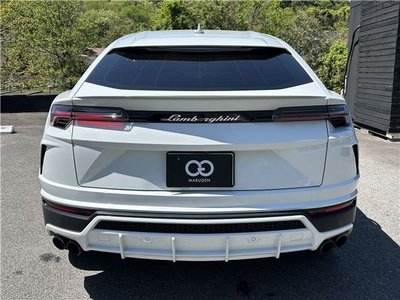 LAMBORGHINI URUS - 6
