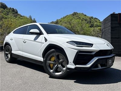 LAMBORGHINI URUS - 3