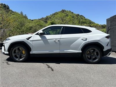 LAMBORGHINI URUS - 8