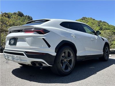 LAMBORGHINI URUS - 5