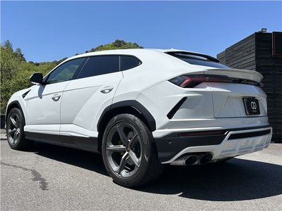 LAMBORGHINI URUS - 7