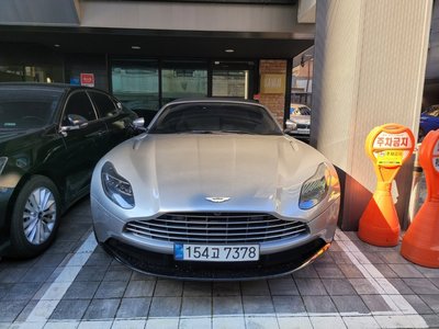 ASTON MARTIN DB11 - 1