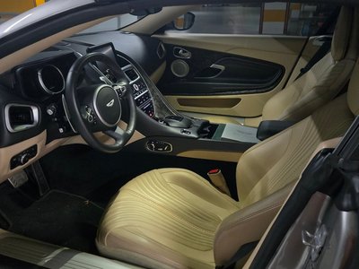 ASTON MARTIN DB11 - 6