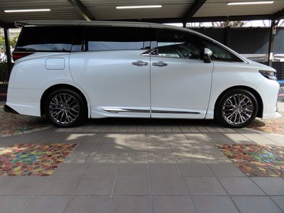 TOYOTA VELLFIRE - 4