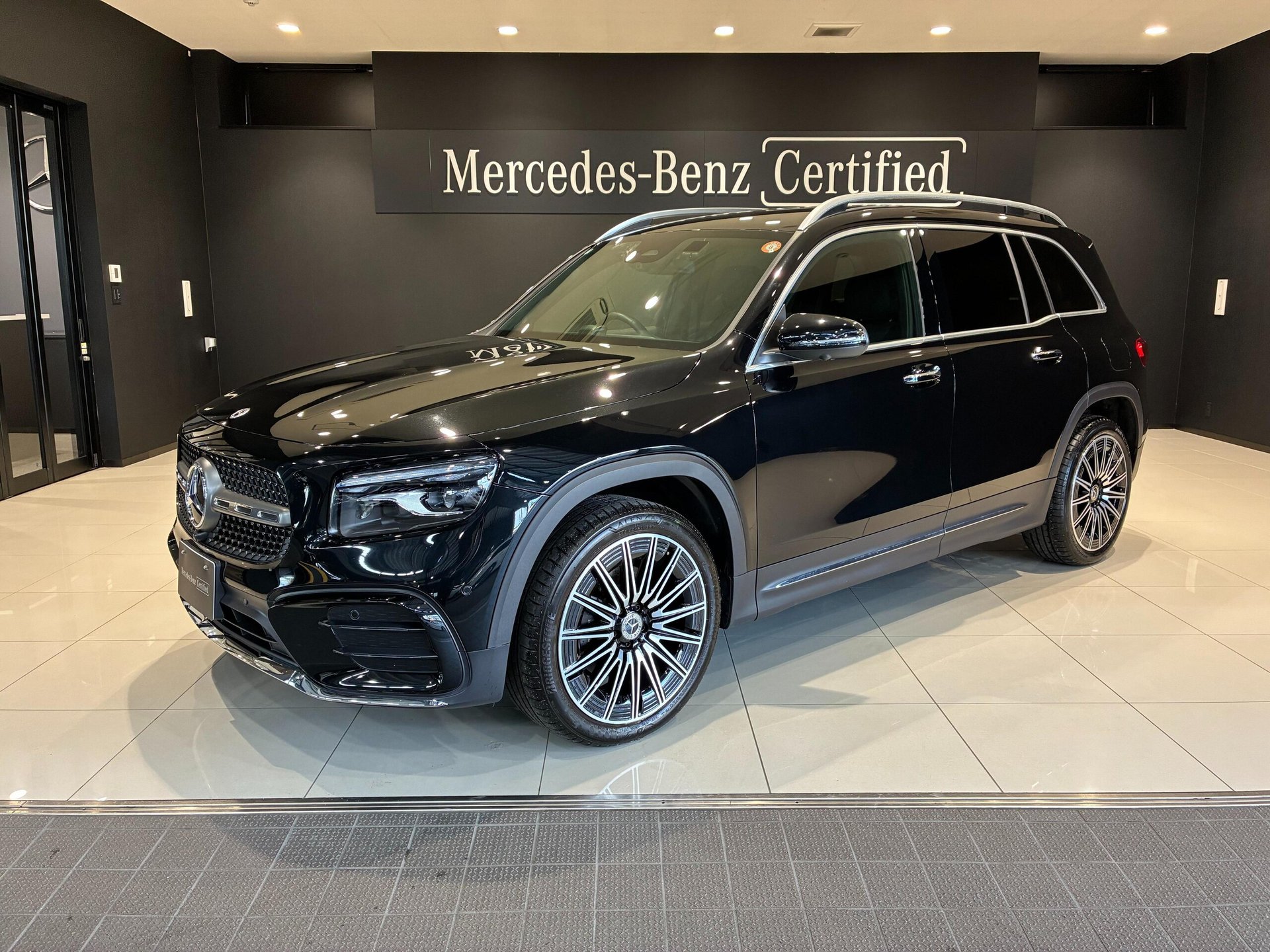 MERCEDES-BENZ GLB - View 1