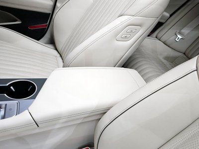 2020 Genesis THE NEW G70 — миниатюра 28