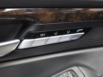2020 Genesis G90 thumbnail 30