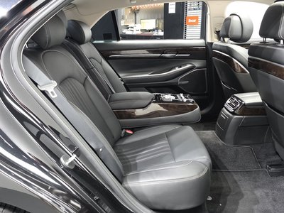 2020 Genesis G90 thumbnail 18