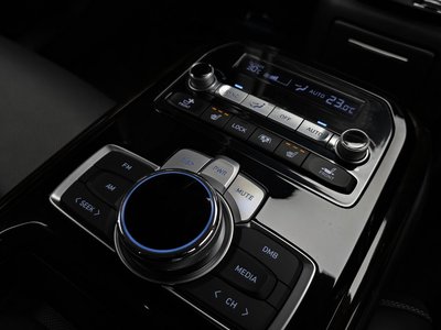 2020 Genesis G90 thumbnail 29