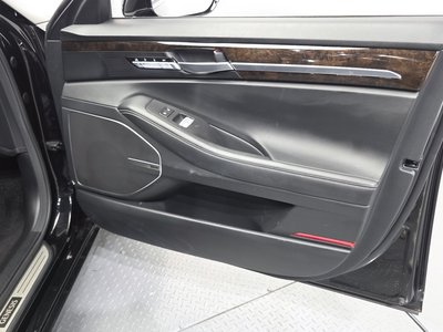2020 Genesis G90 thumbnail 14