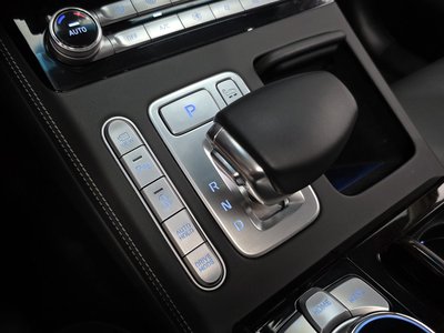 2020 Genesis G90 thumbnail 12