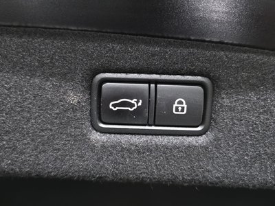 2020 Genesis G90 thumbnail 36