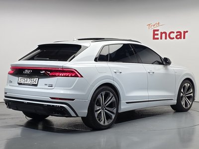 AUDI Q8 - 4