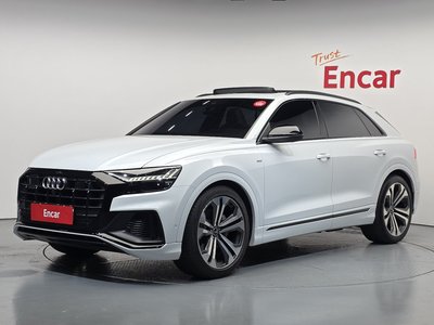 AUDI Q8 - 1